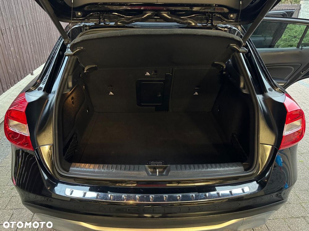 Mercedes-Benz GLA 250 4Matic 7G-DCT Style - 9