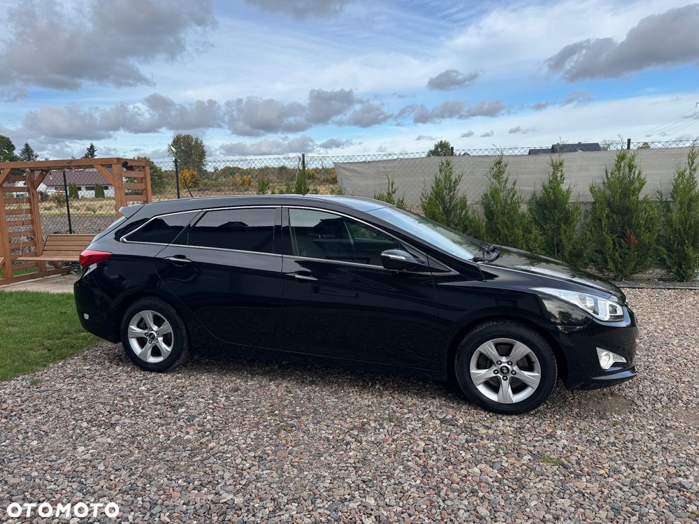Hyundai i40 Kombi blue 1.6 Family+ - 12