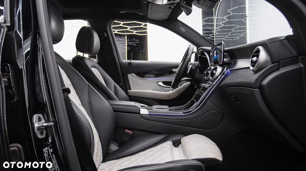 Mercedes-Benz GLC 300 e 4-Matic - 22