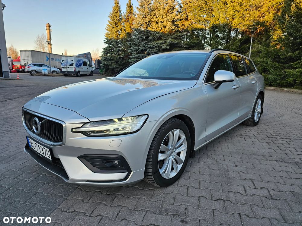 Volvo V60 T4 Momentum Pro - 1