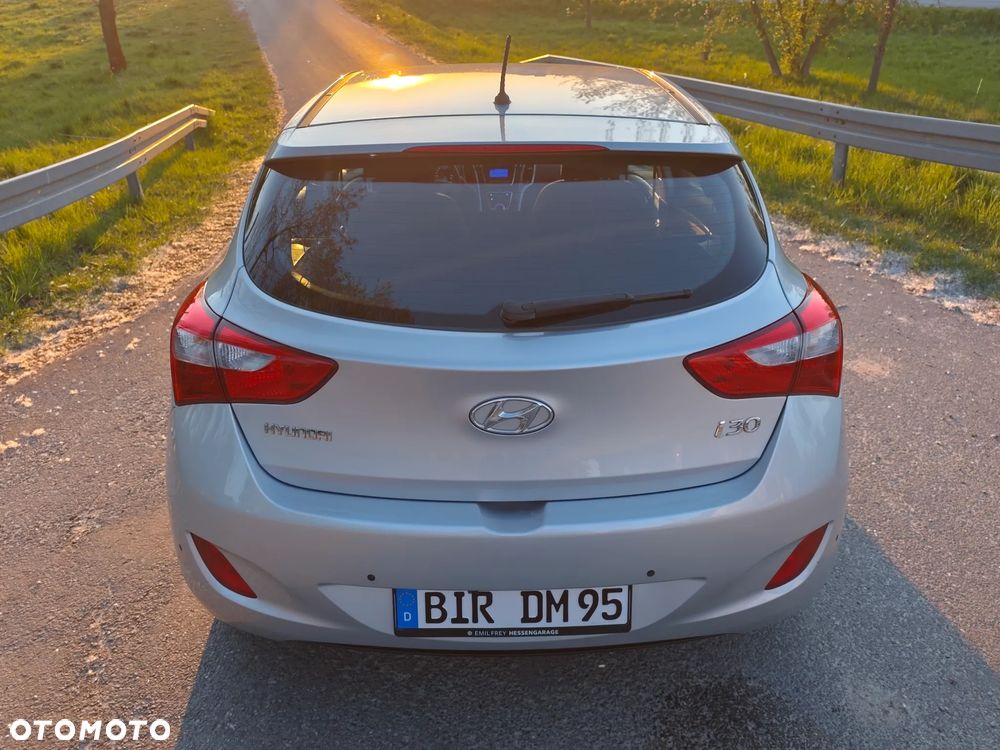 Hyundai i30 blue 1.4 YES Silver - 26