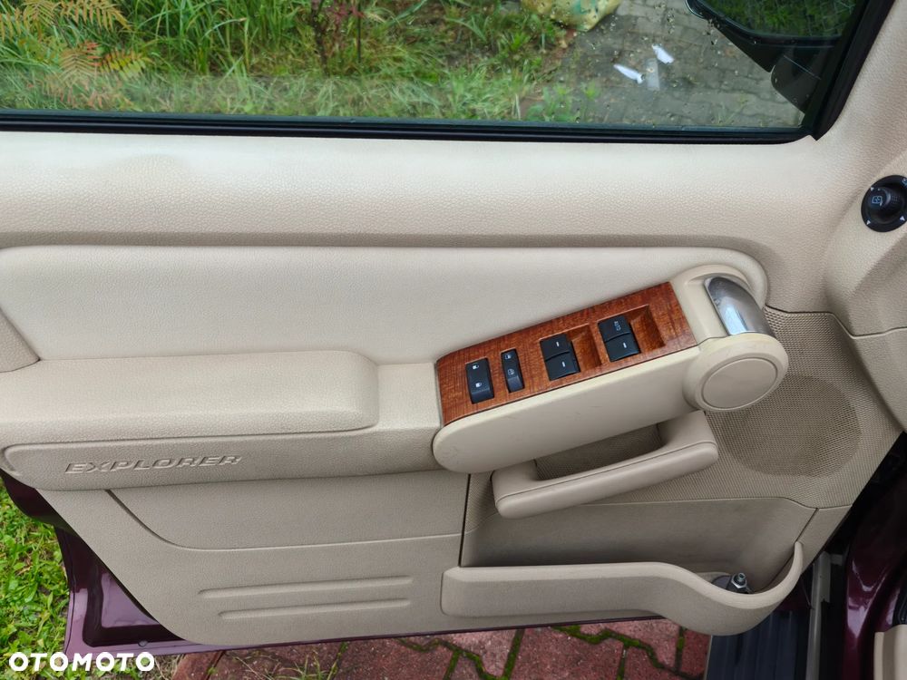 Ford Explorer 4.6 4WD - 23