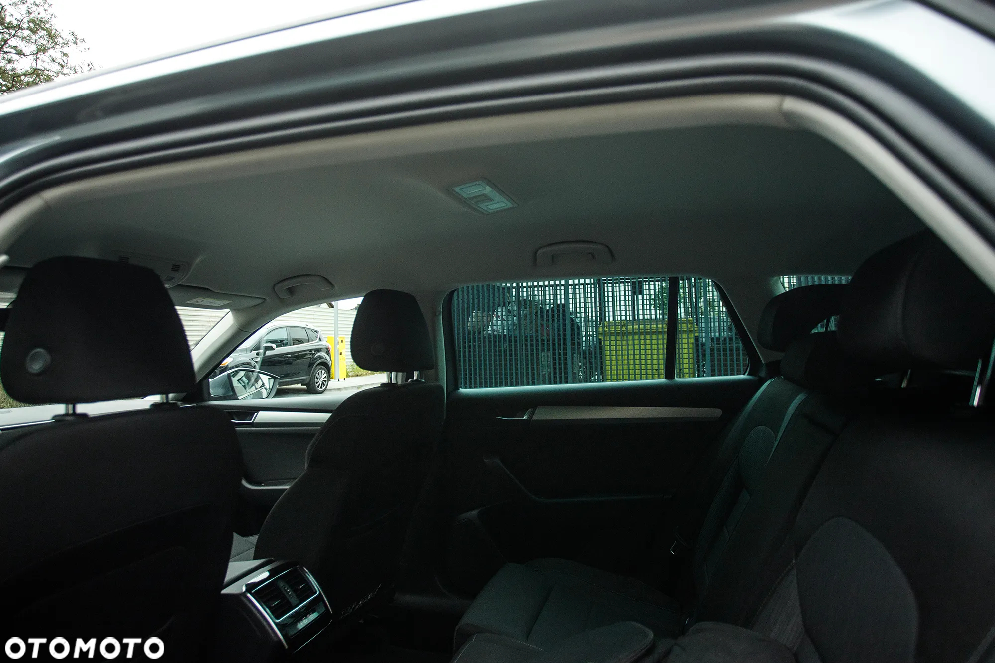 Skoda Superb 2.0 TDI Sportline - 28