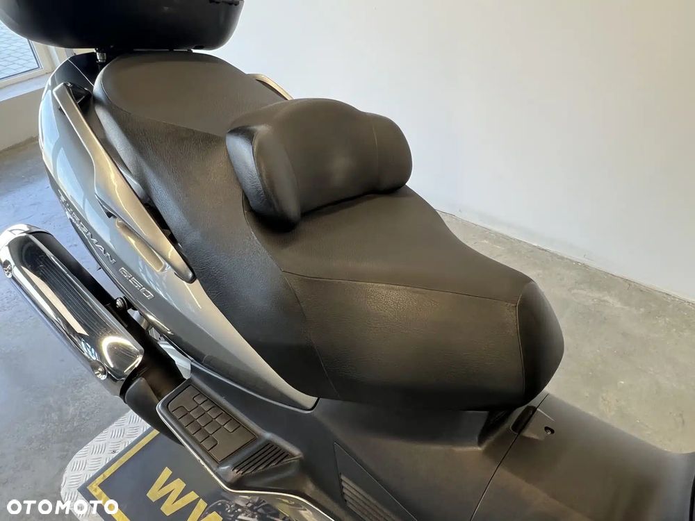Suzuki Burgman - 23