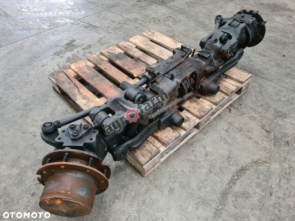 Przedni most John Deere 5125R - 1