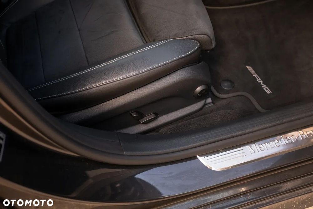 Mercedes-Benz Klasa E 300de 4Matic 9G-TRONIC - 25