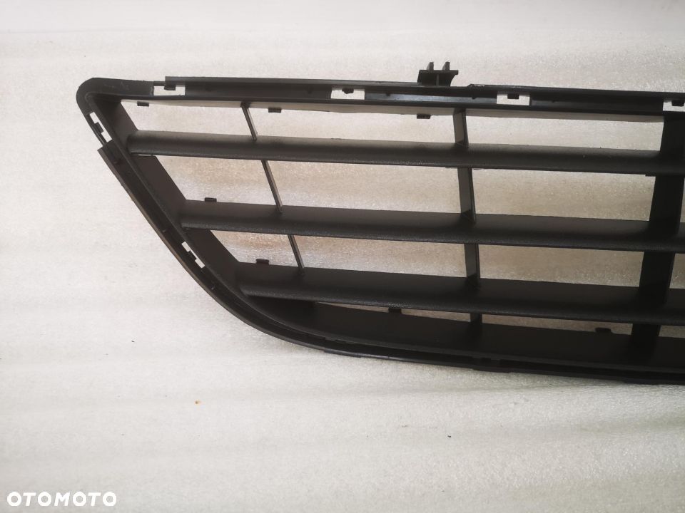OPEL CORSA D 06- KRATKA ŚRODKOWA ZDERZAKA PRZEDNIEGO / PRZÓD NR 475498858 NR AUKCJI NK259 - 2
