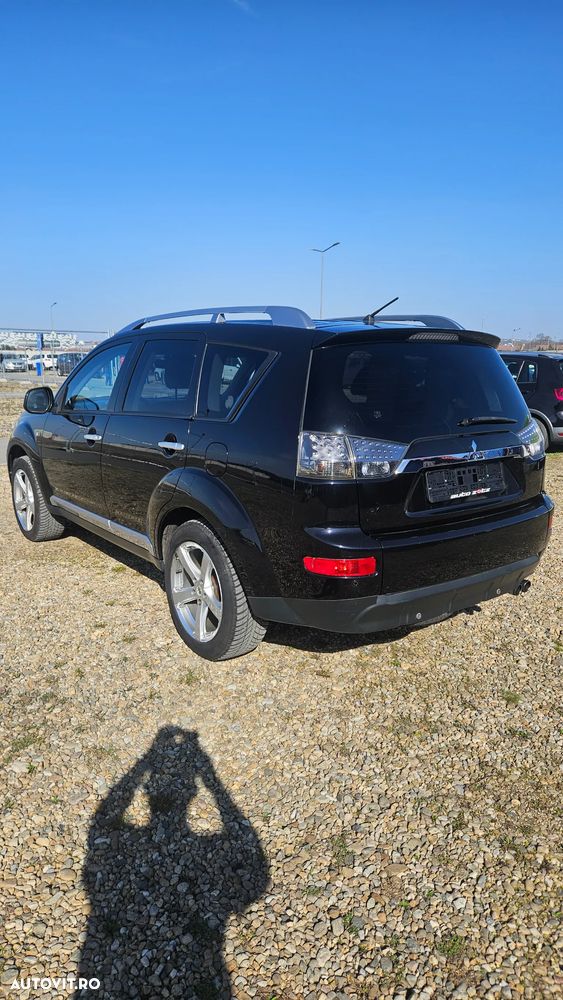 Mitsubishi Outlander 2.0 DI-D 4WD Instyle - 3