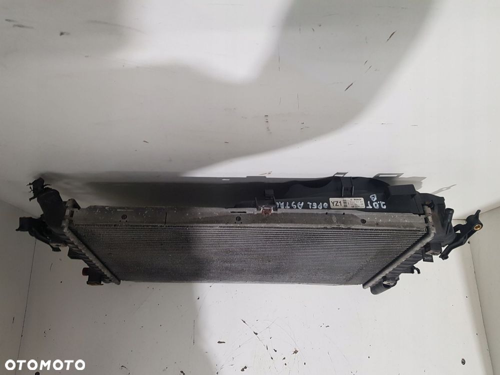 chłodnica wody astra h zafira b 2.0t eur 13129047 - 2