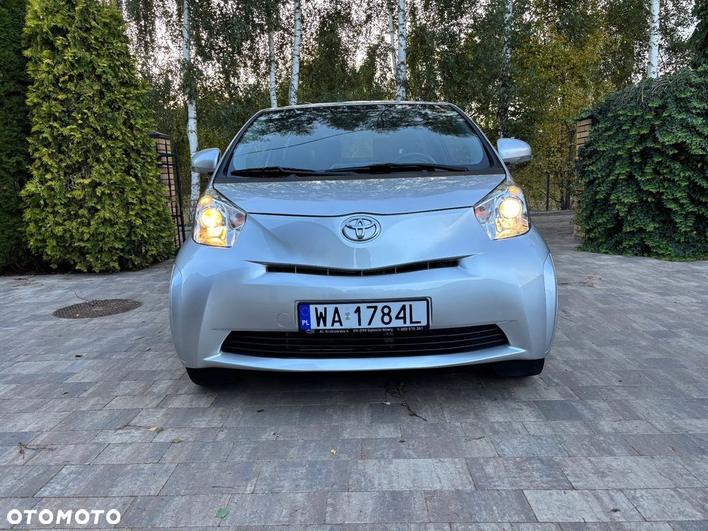 Toyota iQ - 17