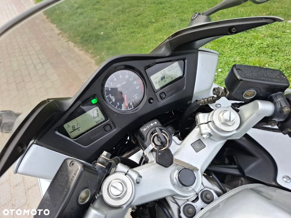 Honda VFR - 23
