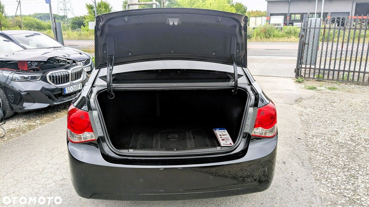 Chevrolet Cruze - 32