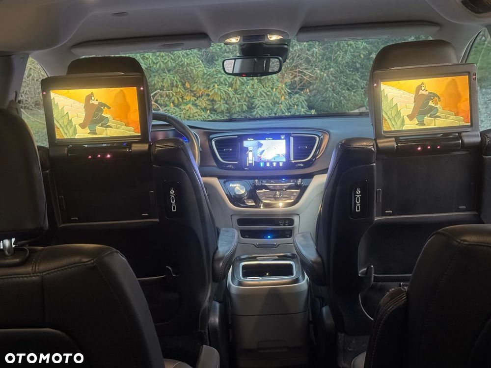 Chrysler Pacifica - 19