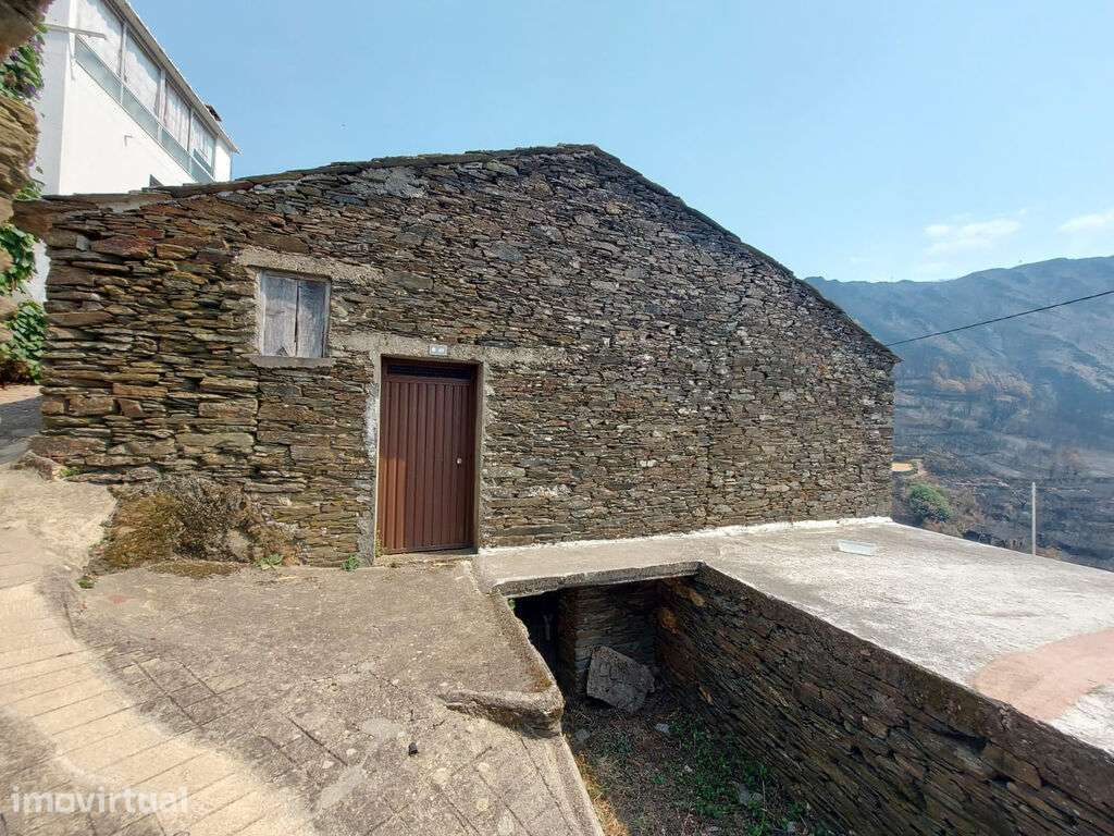 Moradia T2  em Xisto na Aldeia da Relva Velha, Cerdeira e Moura da Ser - Grande imagem: 2/11