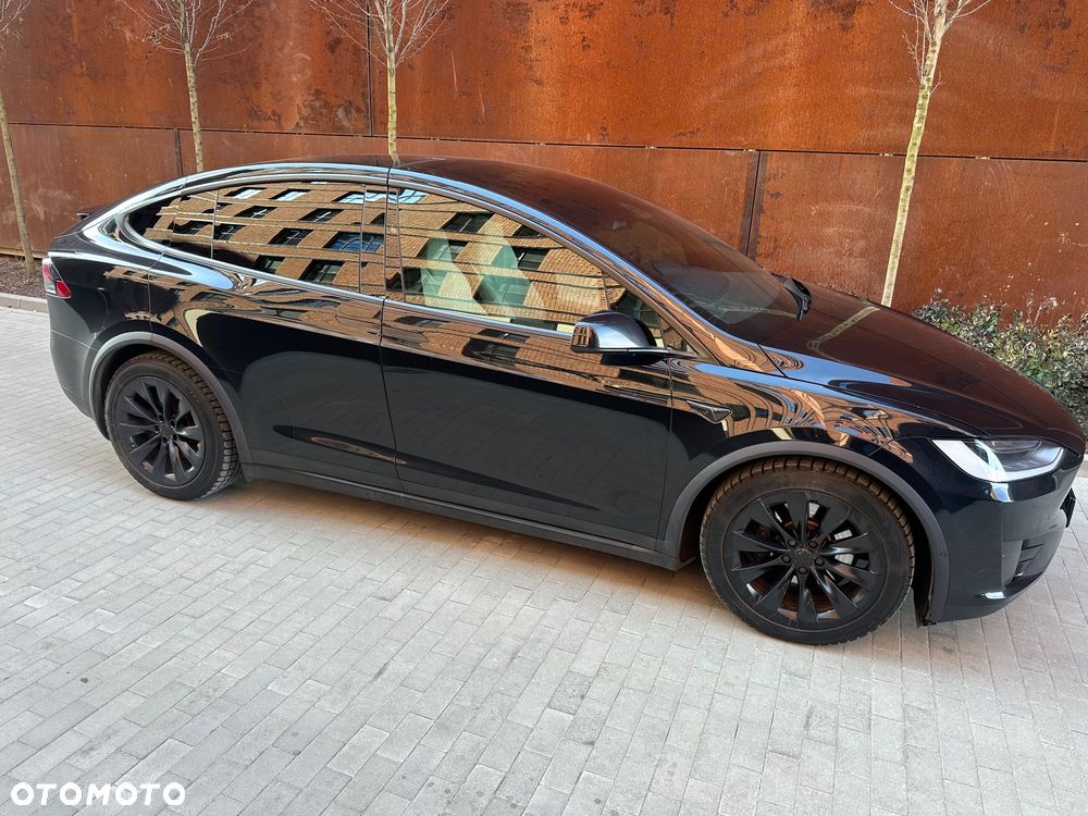 Tesla Model X - 6
