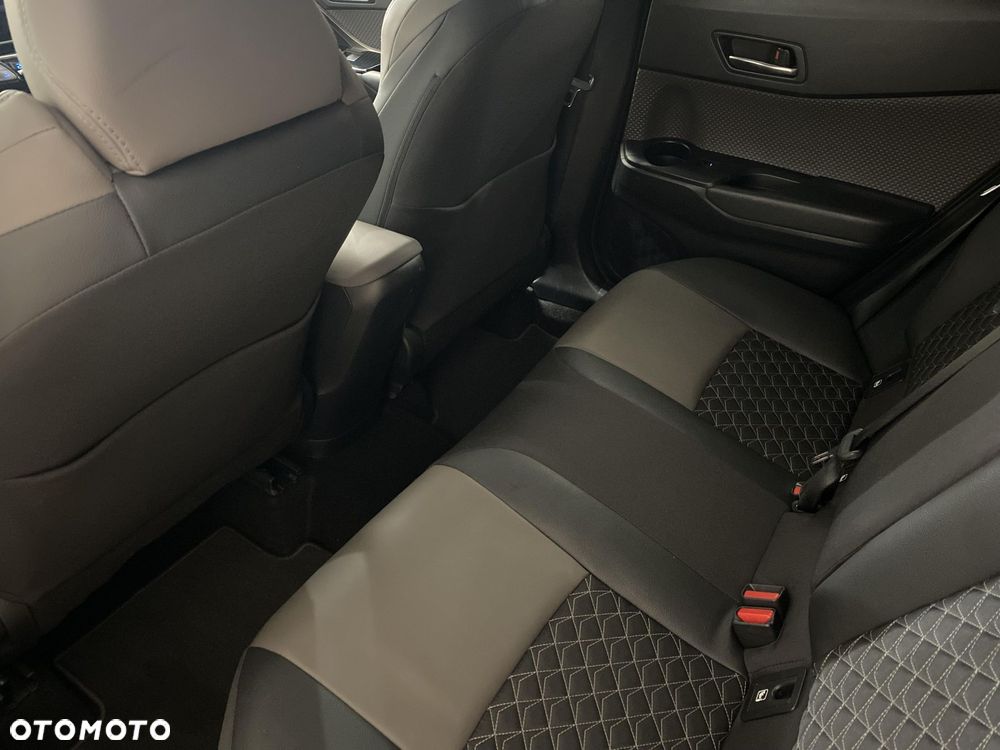 Toyota C-HR 2.0 Hybrid Executive - 11