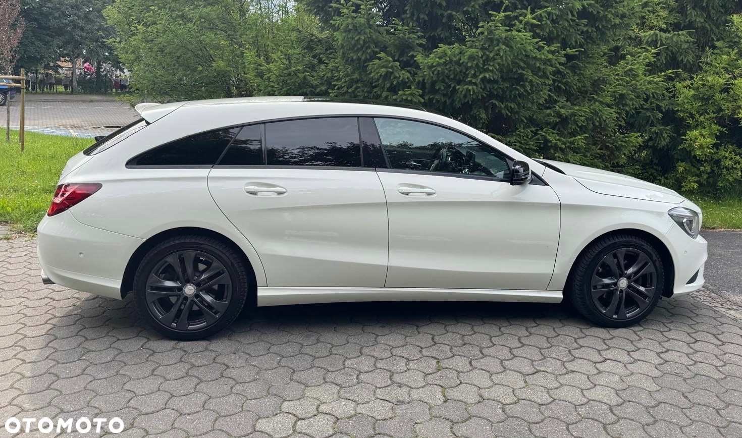 Mercedes-Benz CLA Shooting Brake 220 d 4Matic 7G-DCT - 3