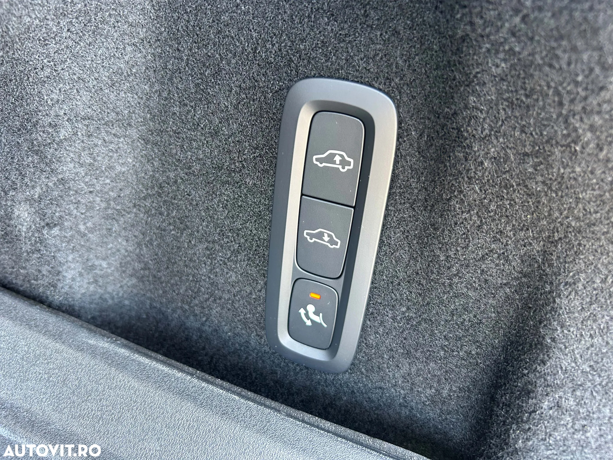 Volvo XC 60 Recharge T8 AWD AT Ultimate Dark - 19
