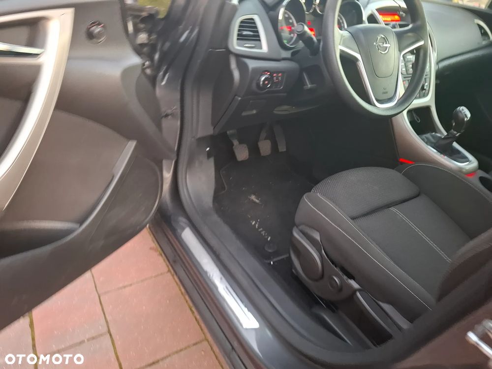 Opel Astra 1.4 Turbo 150 Jahre - 8