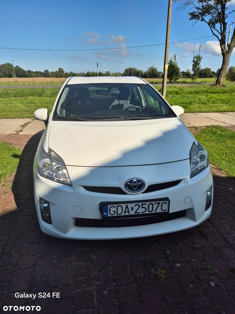 Toyota Prius (Hybrid) - 4