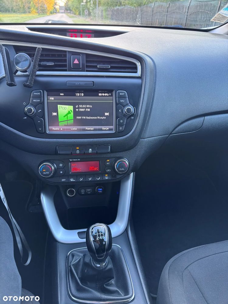 Kia Ceed 1.6 CRDi 136 ISG Dream Team Edition - 6