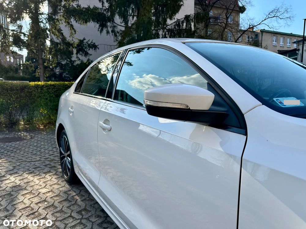 Volkswagen Jetta 2.0 TDI Highline CityLine DSG - 10