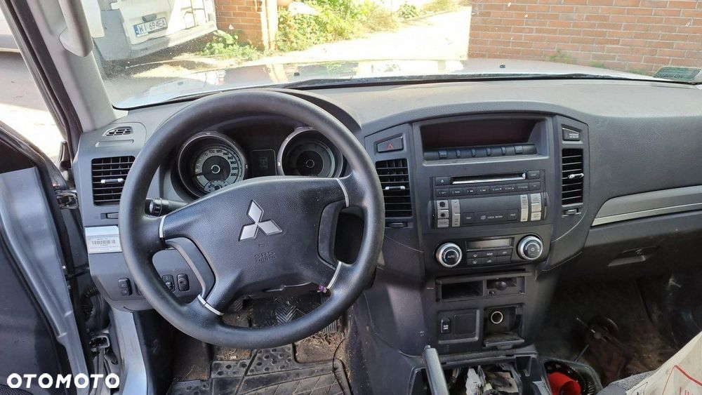 Mitsubishi Pajero 3.2 DID Invite - 13