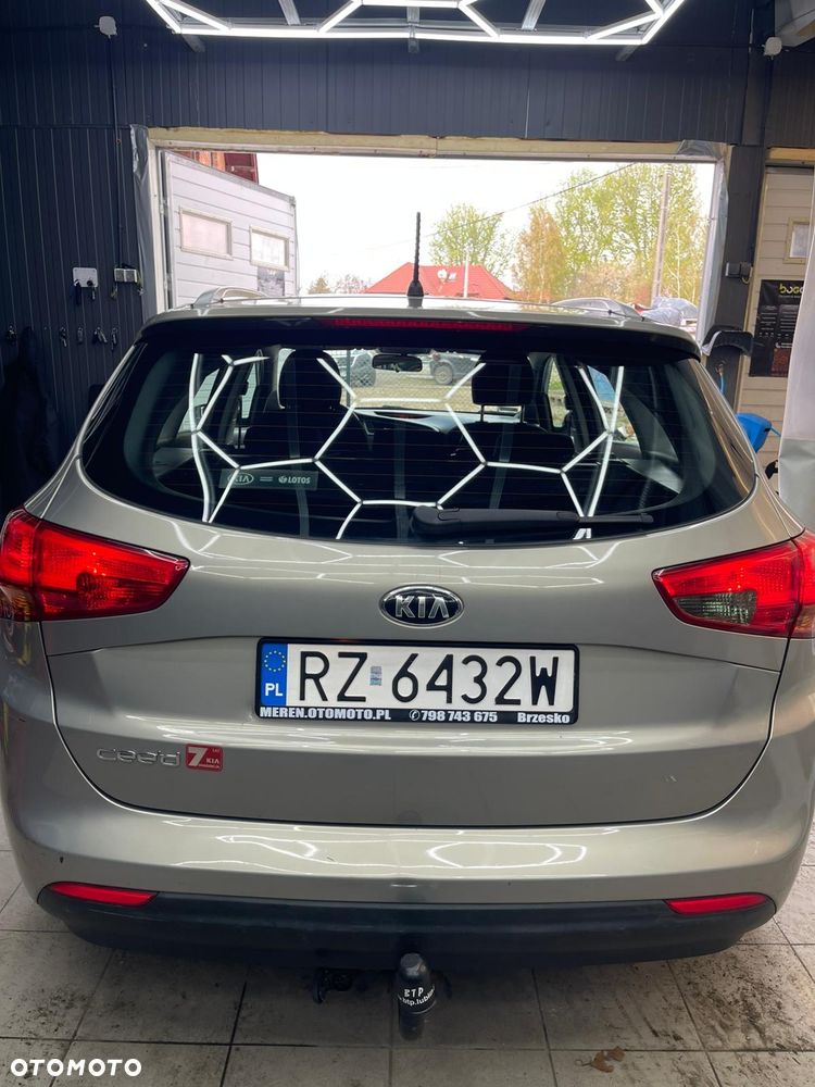 Kia Ceed 1.6 GDI ISG UEFA EURO 2016 - 12