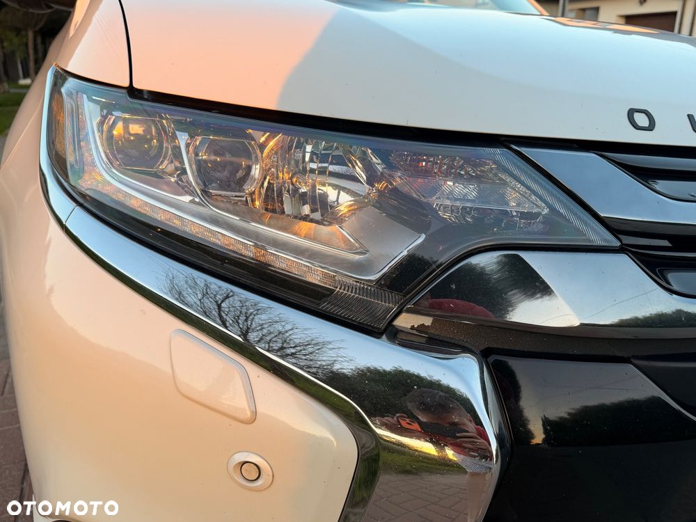 Mitsubishi Outlander 2.0 Instyle Navi 4WD CVT - 15