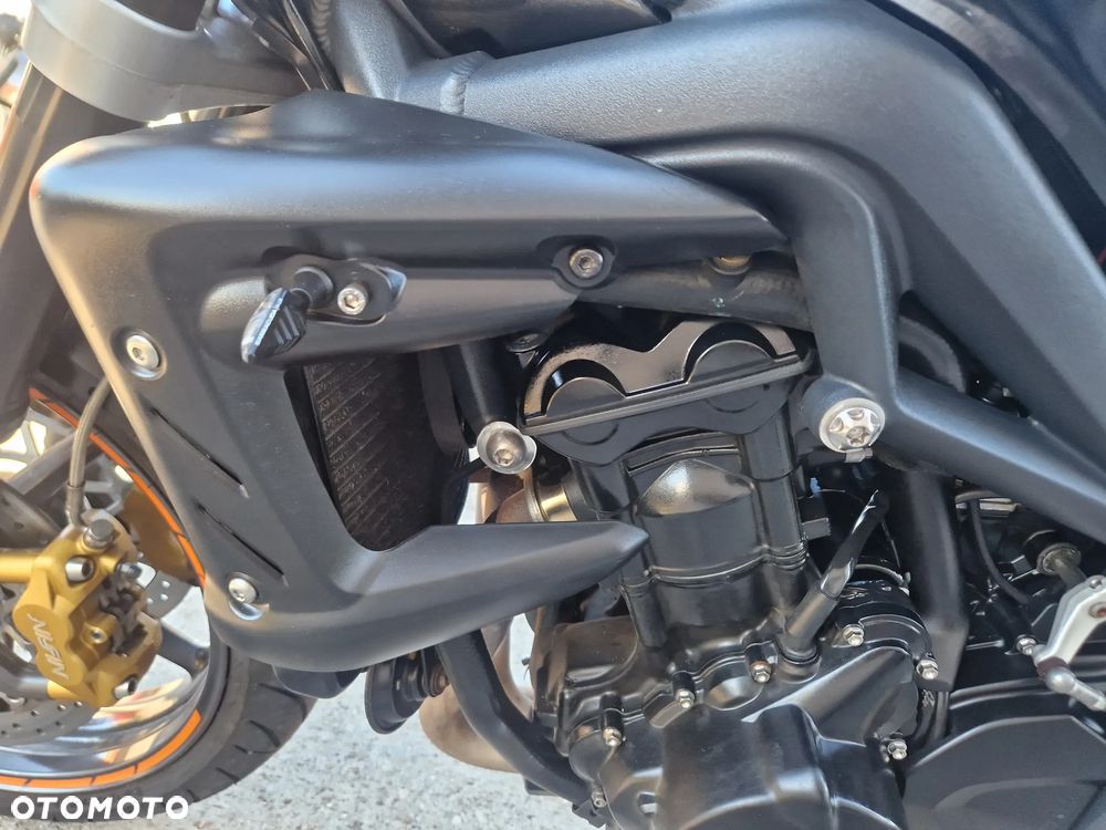 Triumph Street Triple - 30