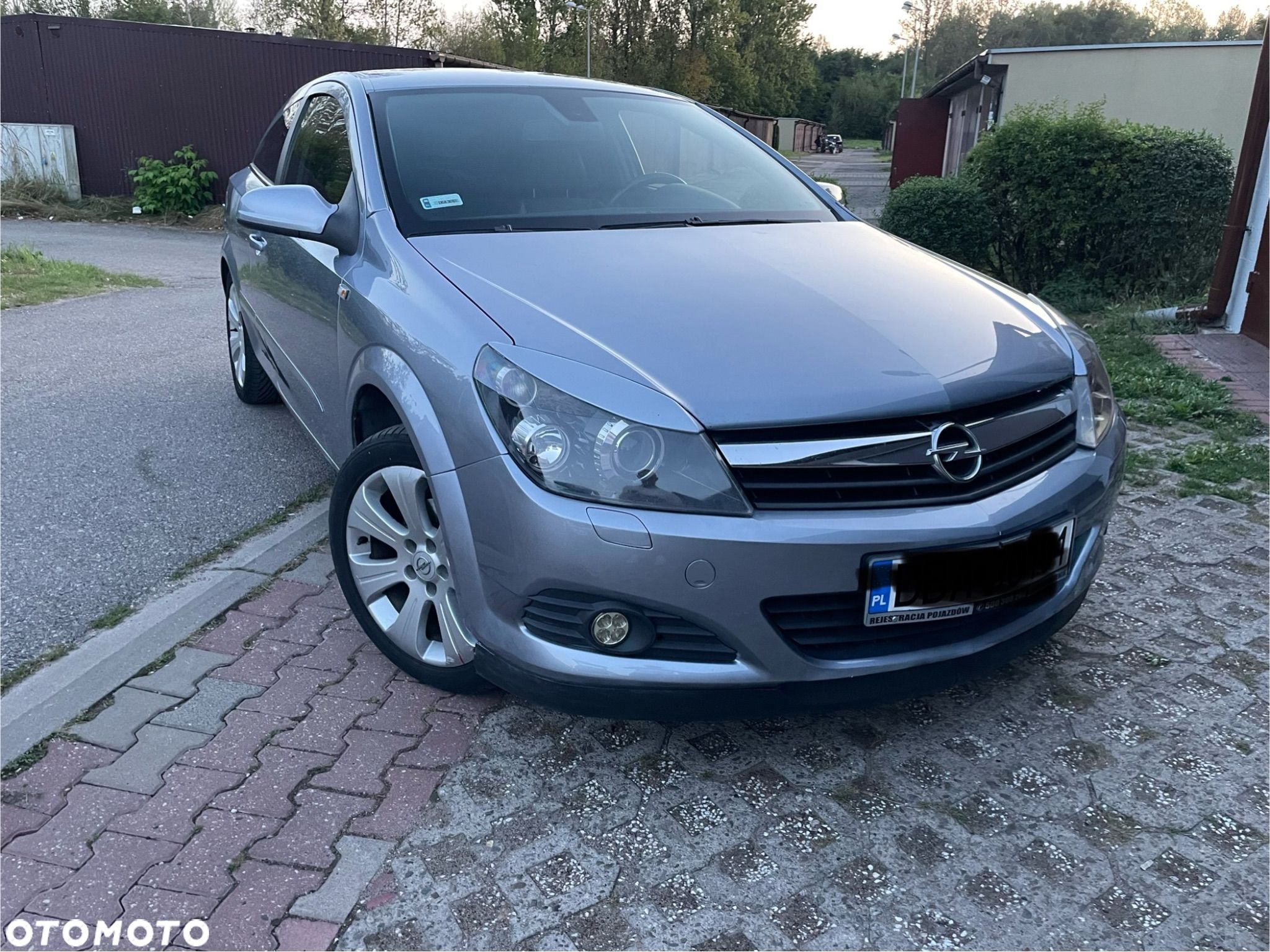 Opel Astra GTC 1.8 Cosmo - 1