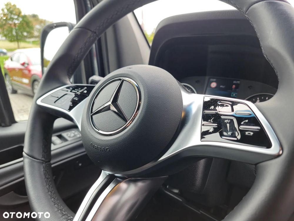Mercedes-Benz Sprinter - 14