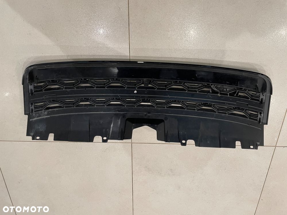 Grill atrapa Land Rover Discovery Sport L550-C8C9A stan bdb - 2