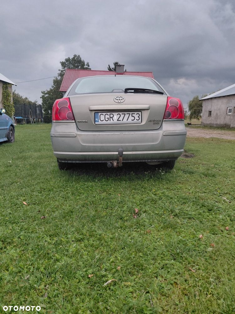 Toyota Avensis - 4