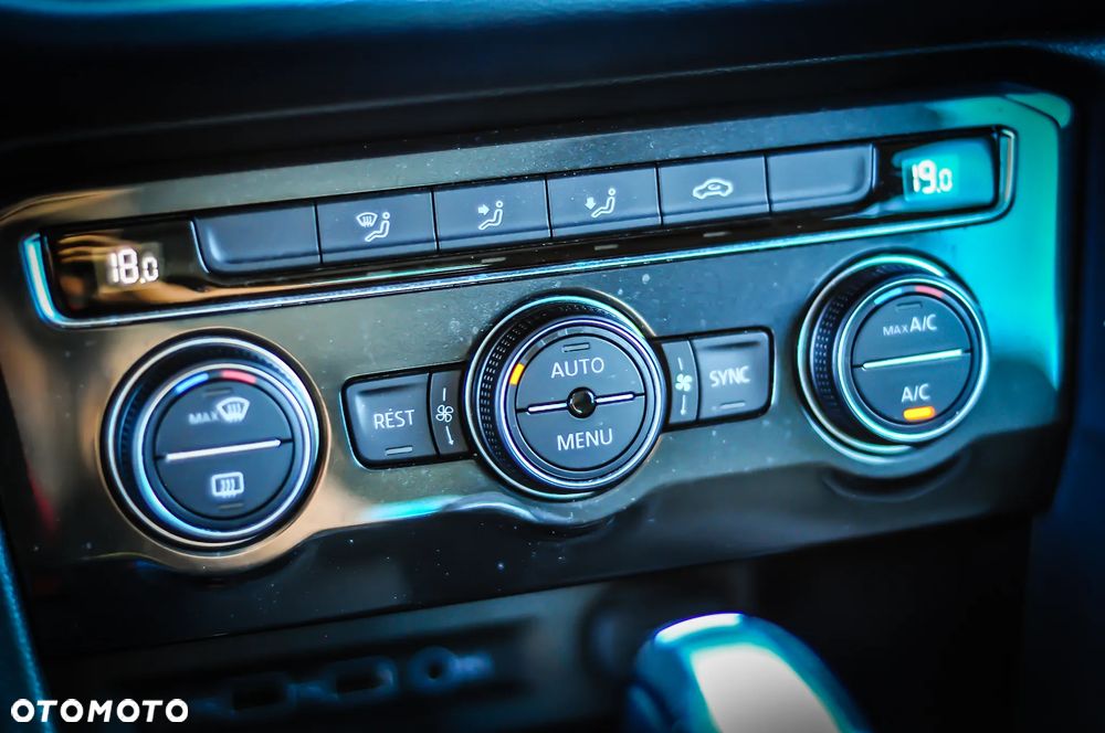 Volkswagen Tiguan - 24