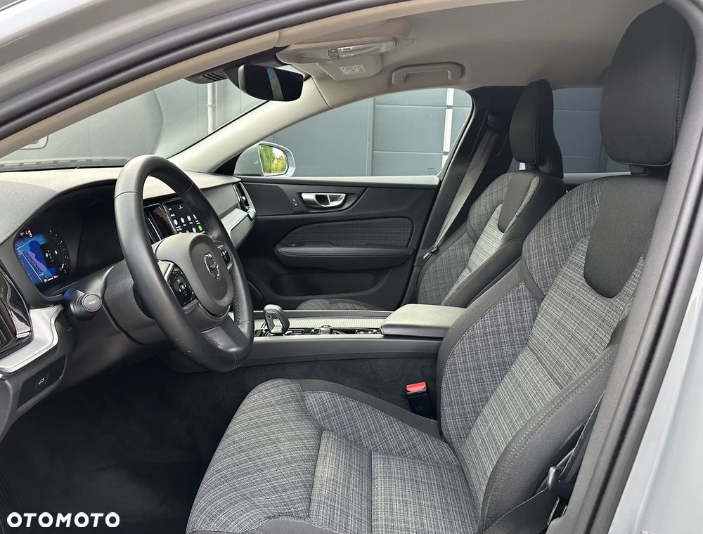 Volvo V60 Cross Country - 33