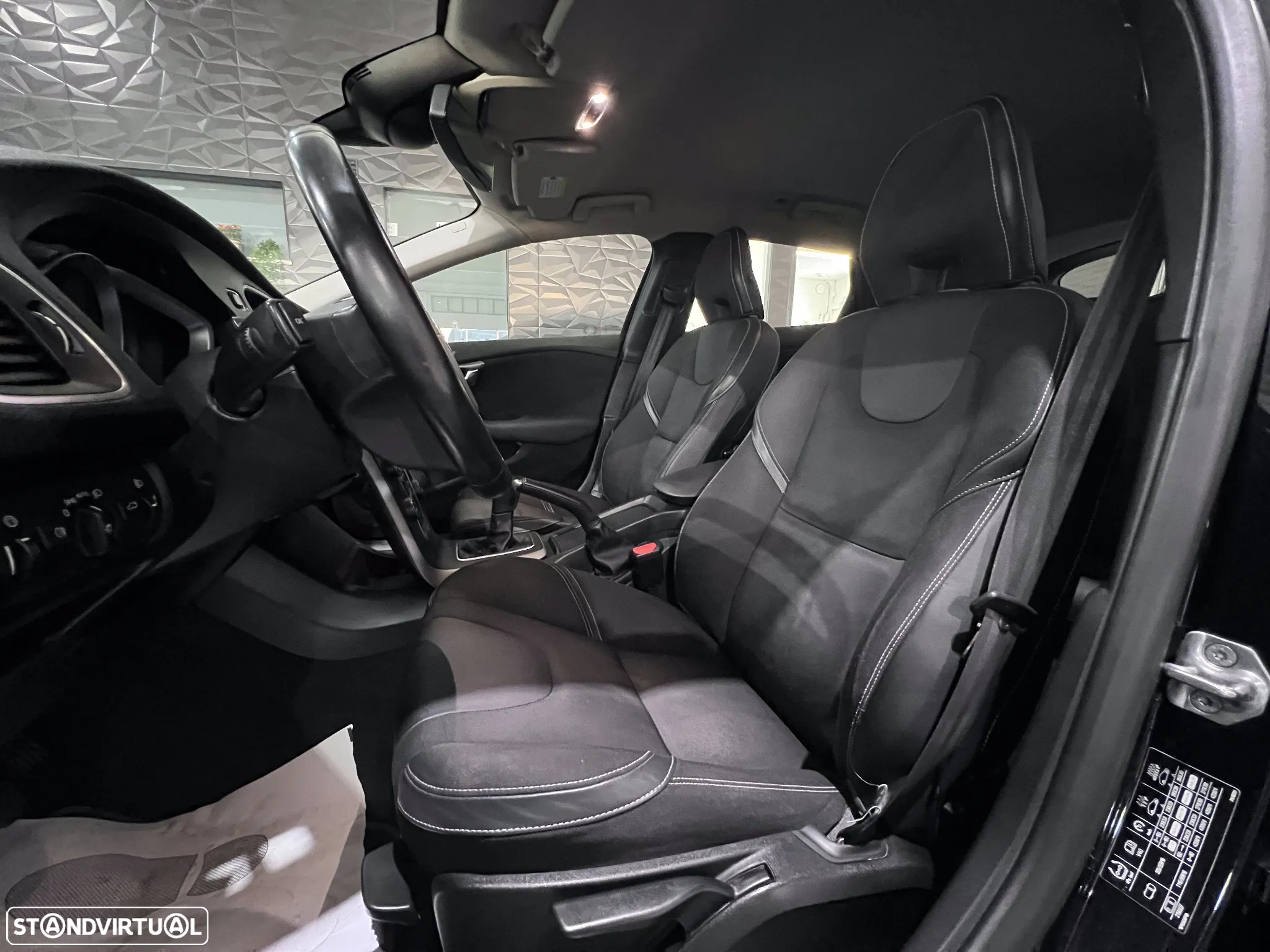 Volvo V40 1.6 D2 Momentum - 8