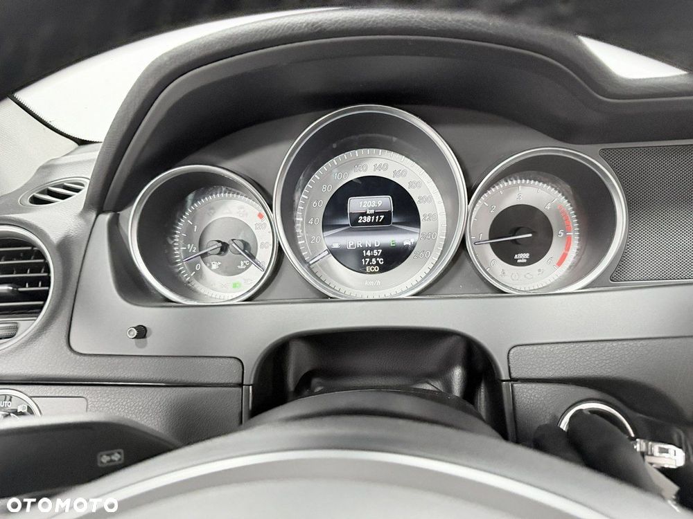 Mercedes-Benz Klasa C 200 CDI DPF (BlueEFFICIENCY) 7G-TRONIC Avantgarde - 23