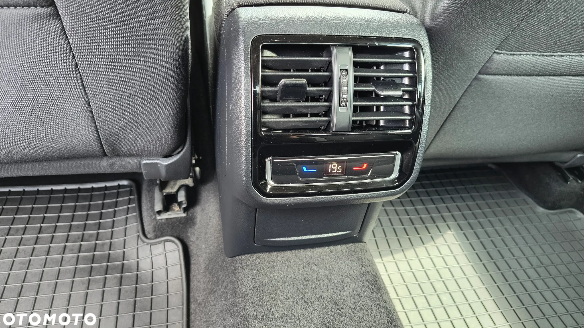 Volkswagen Passat 2.0 TDI SCR DSG Business - 8