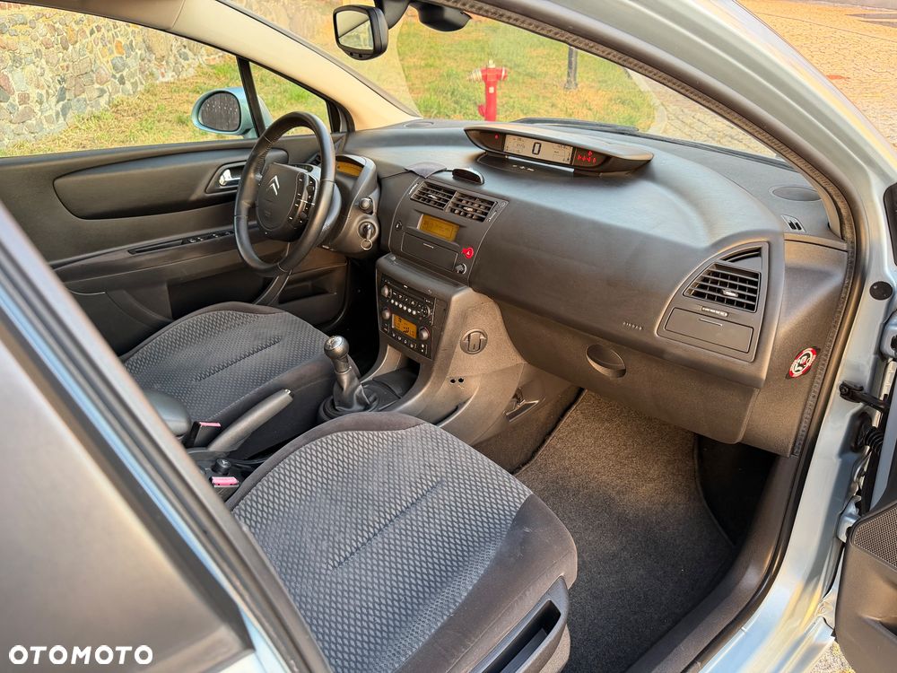 Citroën C4 1.6 16V Confort - 8