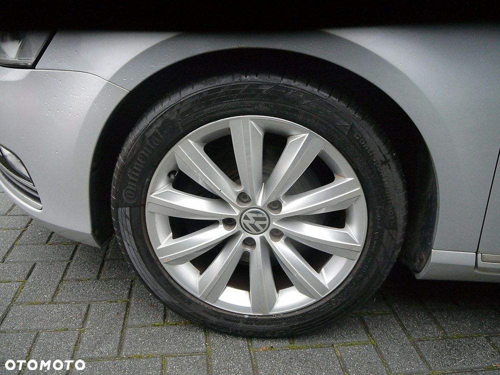 Volkswagen Passat 2.0 TDI Highline - 34