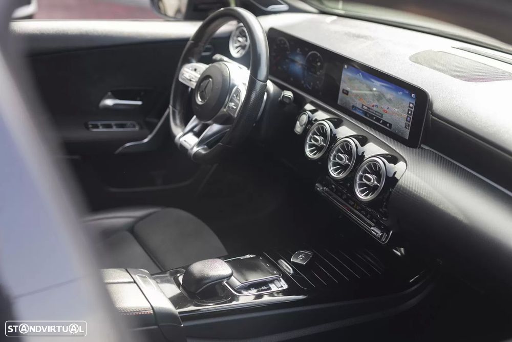 Mercedes-Benz A 250 7G-DCT AMG Line - 20