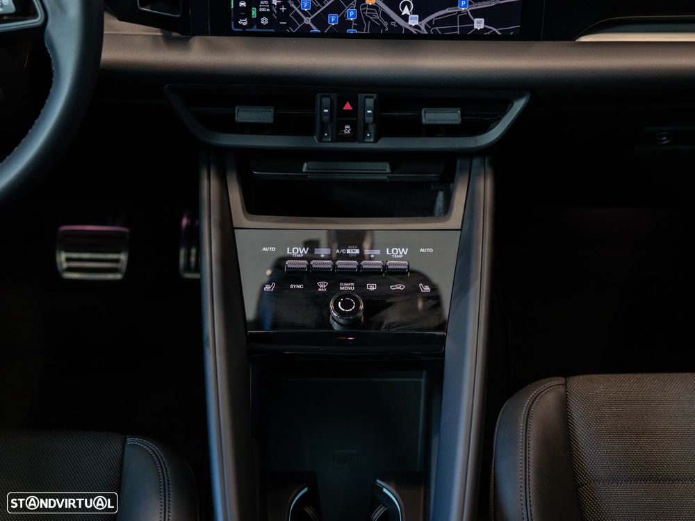 Porsche Macan Electric 4 - 38