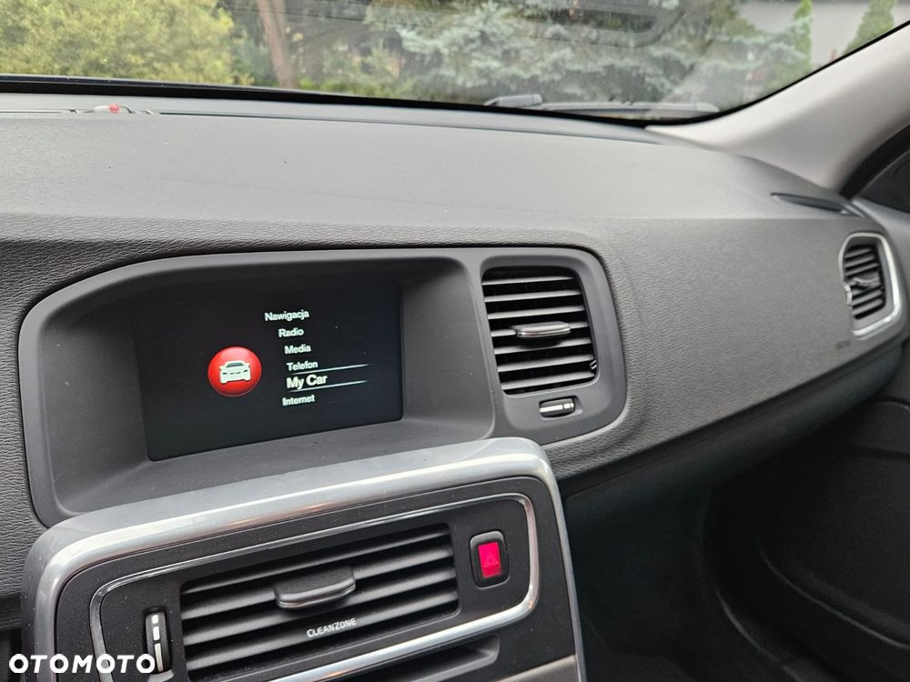 Volvo V60 T3 Momentum - 23