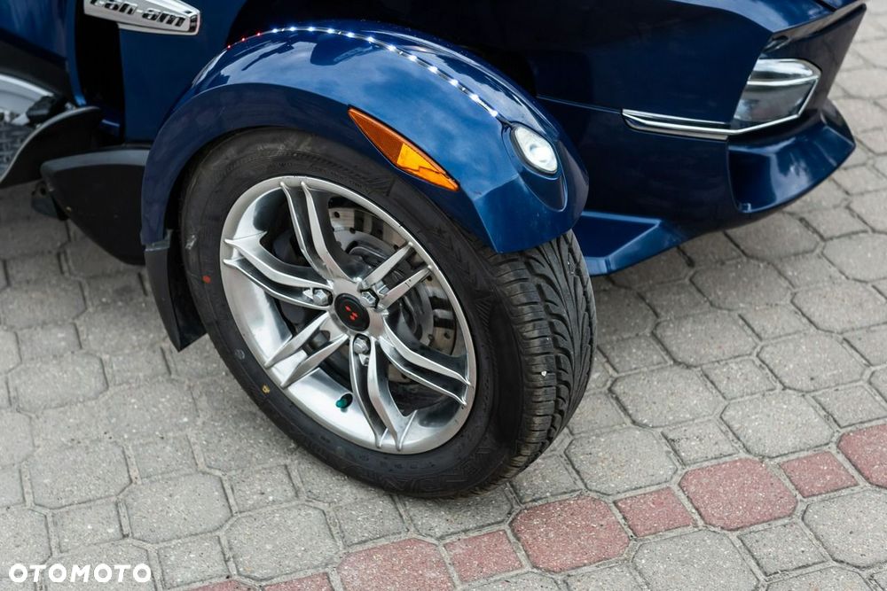 Can-Am Spyder - 15