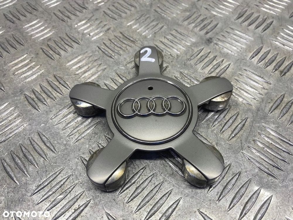 DEKIELEK KOŁPAK EMBLEMAT FELGI AUDI A4 A5 A6 A8 Q5 8R0601165 - 1