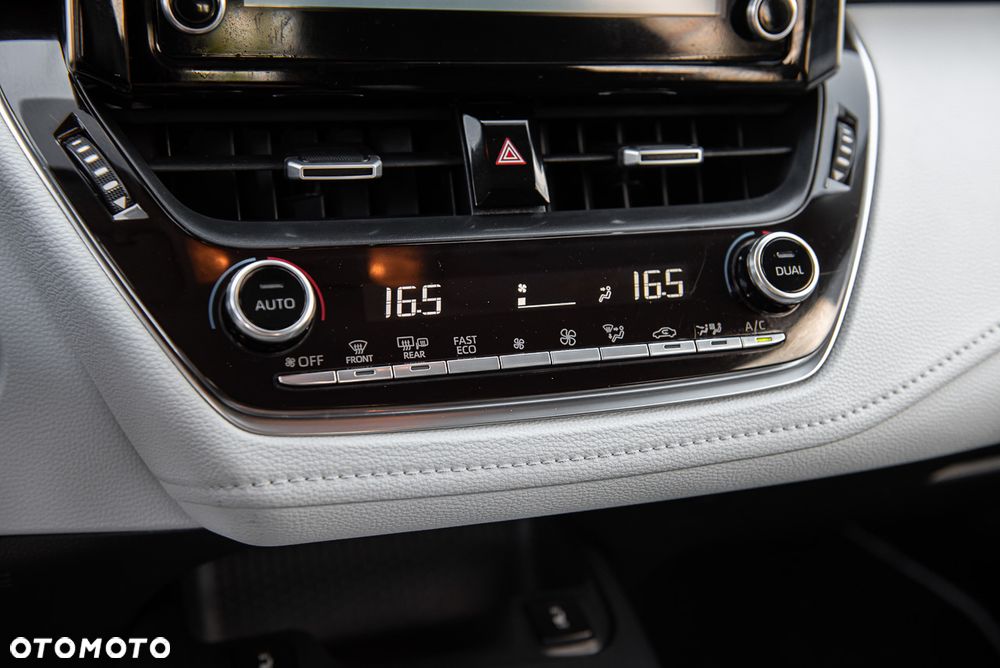 Toyota Corolla 2.0 Hybrid Trek - 24