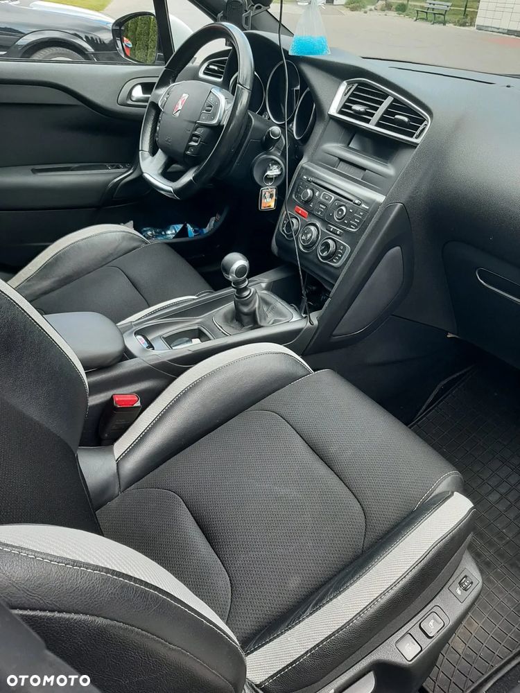 Citroën DS4 e-HDi 110 SoChic - 17