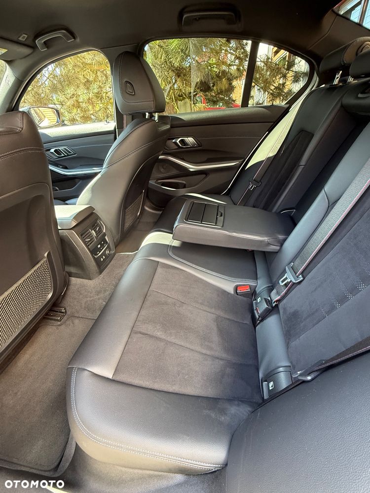 BMW Seria 3 320d xDrive M Sport - 10