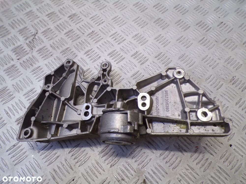 ŁAPA ALTERNATORA OPEL MOKKA II 9851306380 - 1